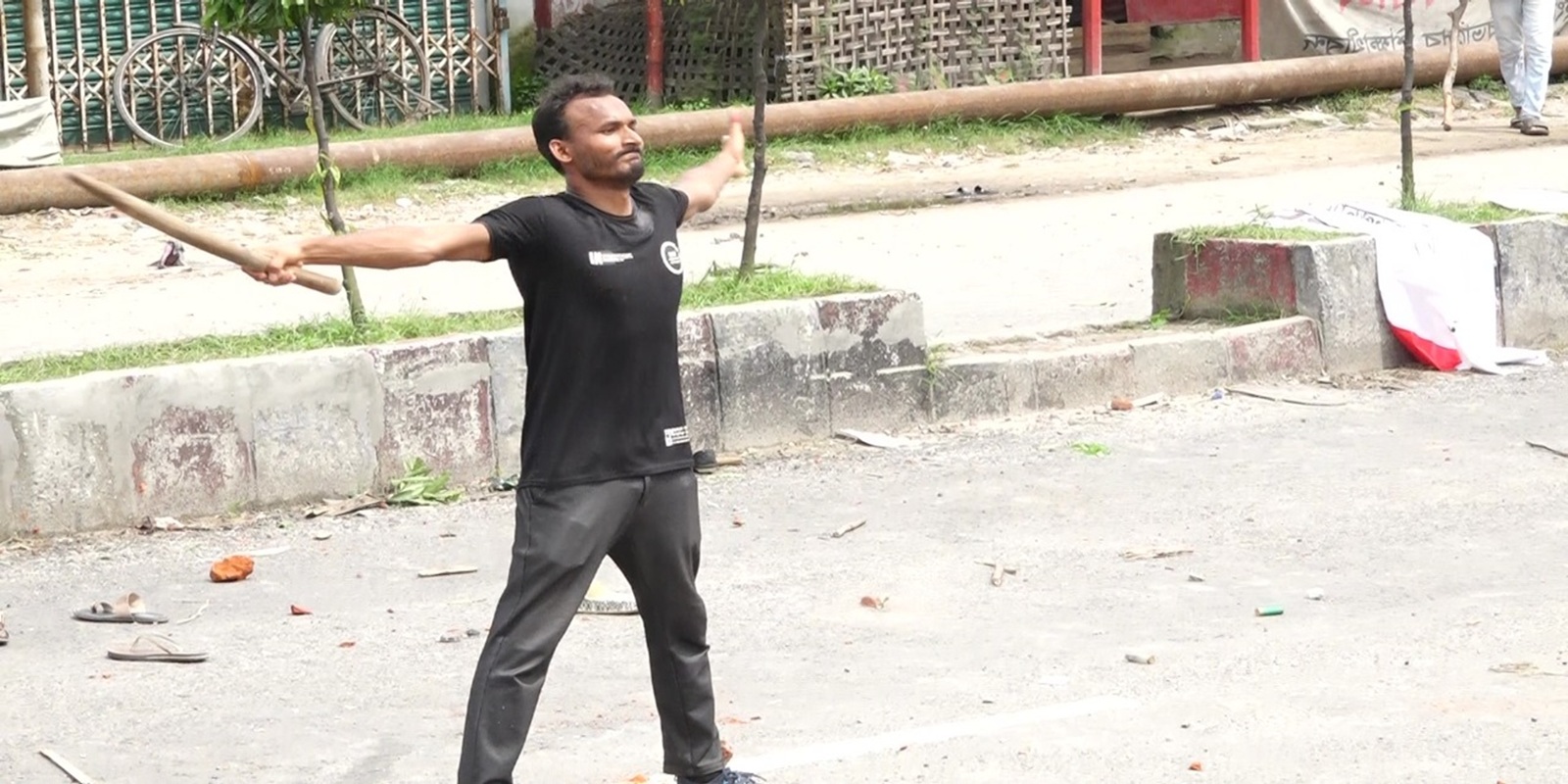 পুলিশের গুলির সামনে বুক পেতে দেওয়া অদম্য বীর শহিদ আবু সাঈদ