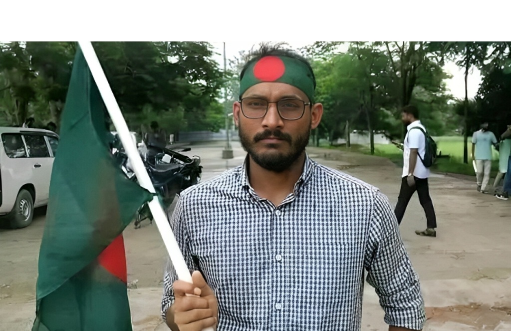 জাতীয় পতাকা হাতে শহিদ আবু সাঈদ