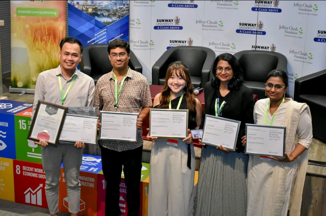 Faculty Member Receives Best Presenter Award at International Conference