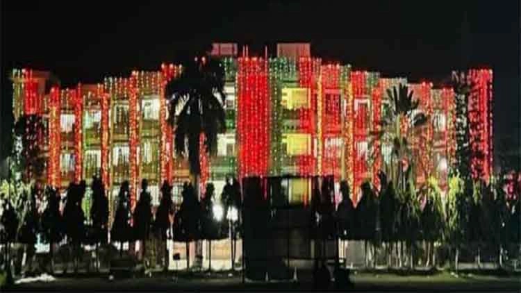 বর্ণিল সাজে পবিপ্রবি