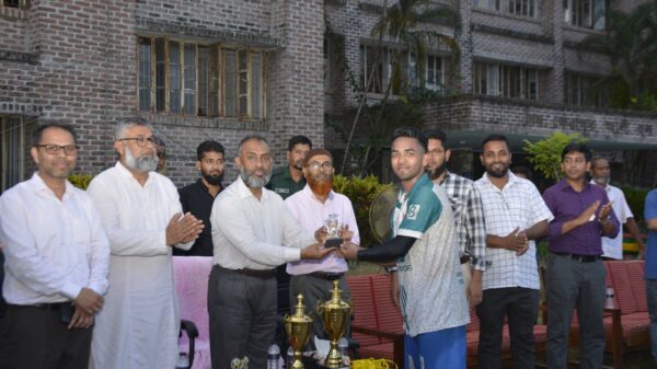 পবিপ্রবির কেরামত আলী হল মাঠে ফুটবল ফাইনাল ও পুরস্কার বিতরণী অনুষ্ঠিত